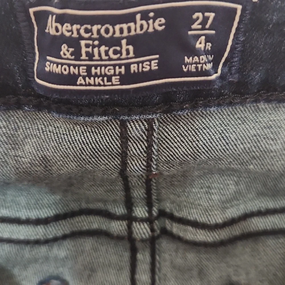 4R Abercrombie Jeans - Picture 2 of 2
